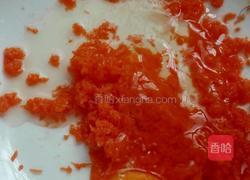 胡萝卜韭菜鸡蛋饼的做法图解2