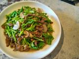 蒜苔杏鲍菇炒肉