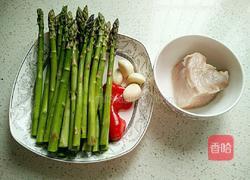 芦笋炒肉丝的做法图解1