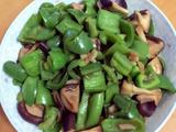 青椒炒香菇