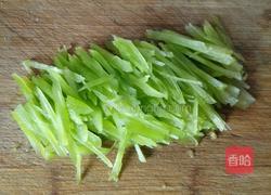 凉拌洋葱莴笋的做法图解2