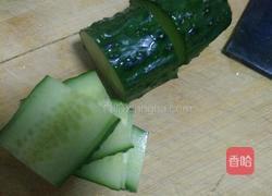 木耳黄瓜炒蛋的做法图解2