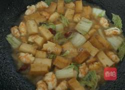 爆香鱼豆腐炒虾的做法图解4