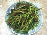 鸭胗炒蒜苗的做法[图]