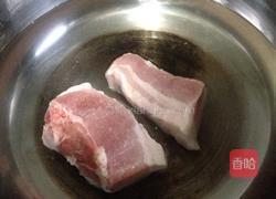 猪肉酸菜粉条的做法图解2