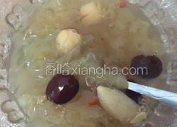 银耳红枣莲子羹