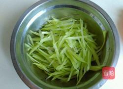 清炒莴苣丝的做法图解2