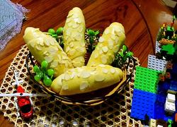 扁桃片豆沙面包