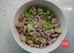 豌豆炒肉丁的做法图解6