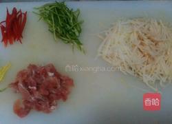 土豆丝炒肉的做法图解1