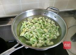 菜花木耳炒肉的做法图解3