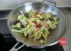 菜花木耳炒肉的做法图解10