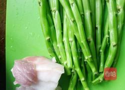 菜根炒肉的做法图解1
