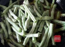 豆角炒肉的做法图解2