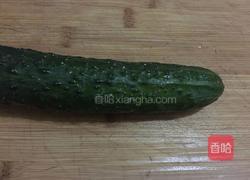 酸辣蓑衣黄瓜的做法图解1