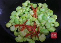 韭菜炒蚕豆的做法图解6