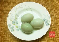 快速腌咸鸭蛋的做法图解1