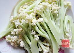 炒菜花的做法图解1