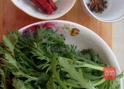 生拌茼蒿的做法图解1