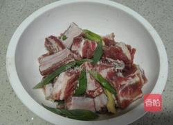 菠萝炒排骨的做法图解1