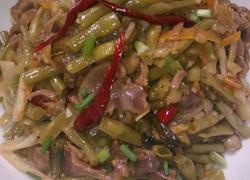 酸豆角炒鸡杂