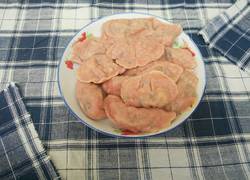 纯天然粉红色饺子