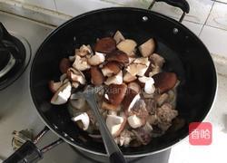 山寨版“小鸡炖蘑菇”的做法图解3