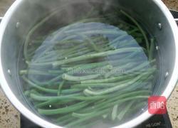 龙豆猪肉饺子的做法图解1