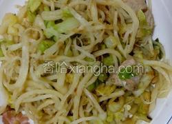 包菜肉丝焖饼