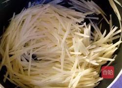 土豆丝火腿鸡蛋饼的做法图解1