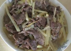牛肉炒马铃薯丝。