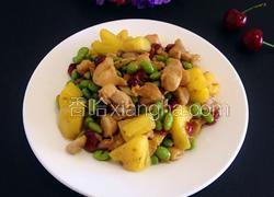莓干炒三色鸡丁