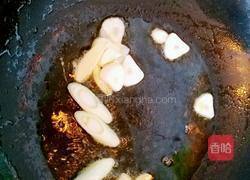 猪耳朵炒辣椒鸡蛋的做法图解8
