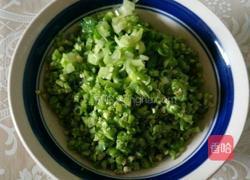 小葱 豇豆 鸡蛋 酸辣汤饺的做法图解2