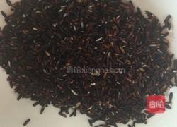 香芋黑米红豆粥。的做法图解2