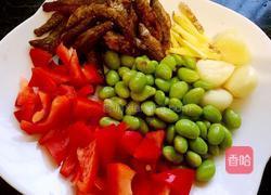 小鱼干炒青豆的做法图解1