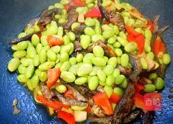 小鱼干炒青豆的做法图解8