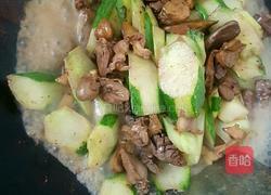 鸡杂爆炒青瓜的做法图解6