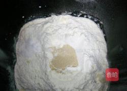 椰蓉面包的做法图解1