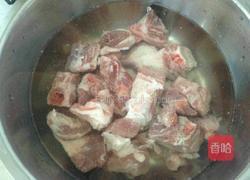 排骨炖土豆的做法图解1