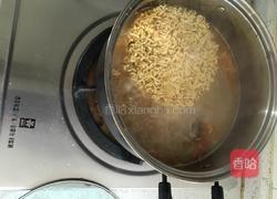 大骨汤火腿方便面的做法图解5