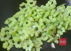 苦瓜炒鸡蛋的做法图解5