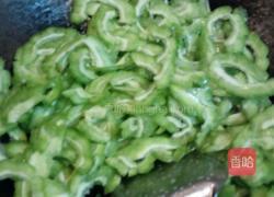 苦瓜炒肉的做法图解3
