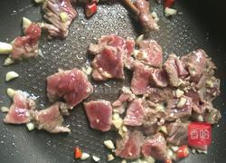 芹菜炒牛肉的做法图解4