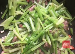 芹菜炒牛肉的做法图解5