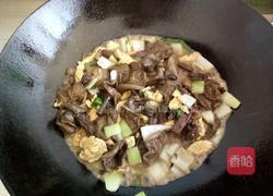 蛋炒洋葱松菇的做法图解6