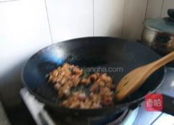 鸡腿肉炒凉粉的做法图解3