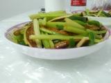 芹菜辣椒炒豆干的做法[图]