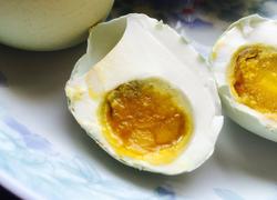 两步腌出油汪汪的咸鸭蛋
