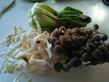 五花肉炒青菜蘑菇
